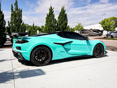 Used 2024 Chevrolet Corvette Z06 RWD image 11