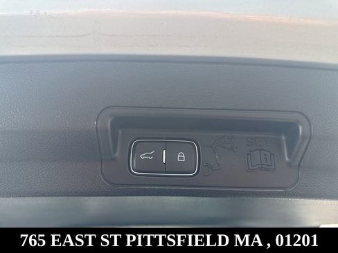 Used 2022 Ford Explorer XLT image 12