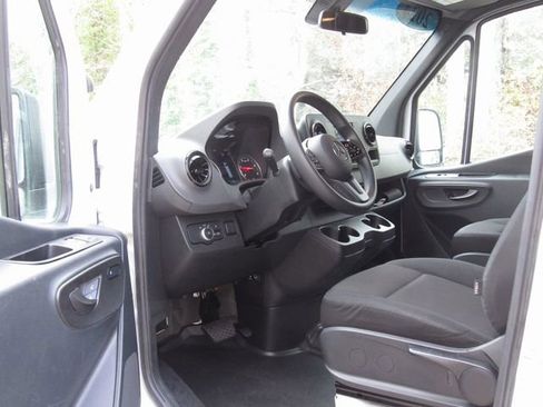 Used 2024 Mercedes-Benz Sprinter 2500 image 9