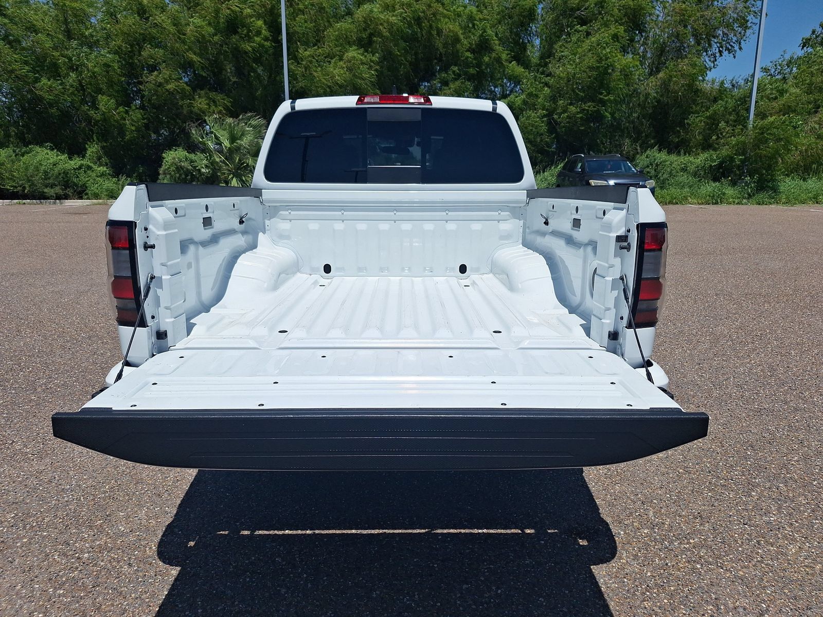 Used 2025 Nissan Frontier PRO-4X AWD/4WD image 22