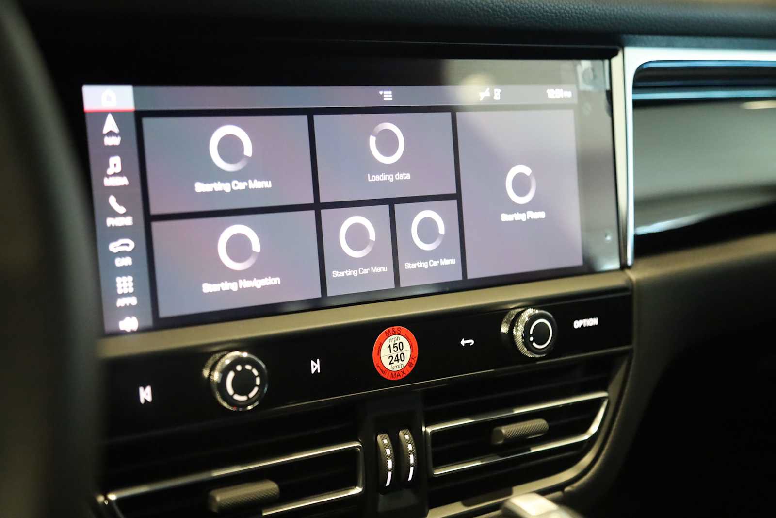 Used 2025 Porsche Macan AWD/4WD image 29