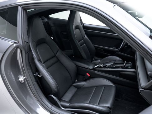 Used 2020 Porsche 911 Carrera RWD image 18