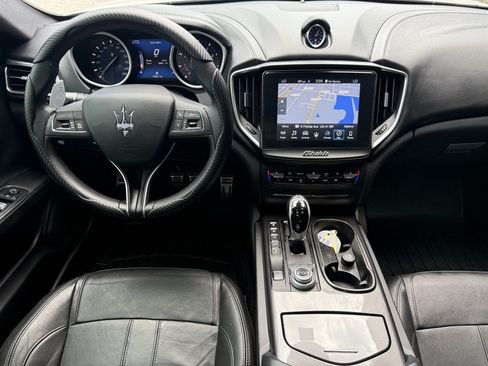 Used 2018 Maserati Ghibli GranSport RWD image 20