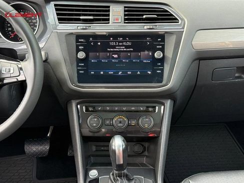 Used 2021 Volkswagen Tiguan SE FWD image 17