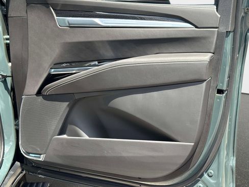 Used 2026 Cadillac Escalade V w/ LPO, ONYX Package image 25