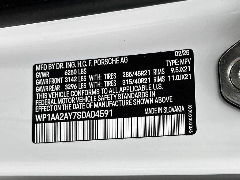 Certified 2025 Porsche Cayenne AWD/4WD image 35
