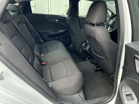 Used 2019 Chevrolet Malibu LT image 16
