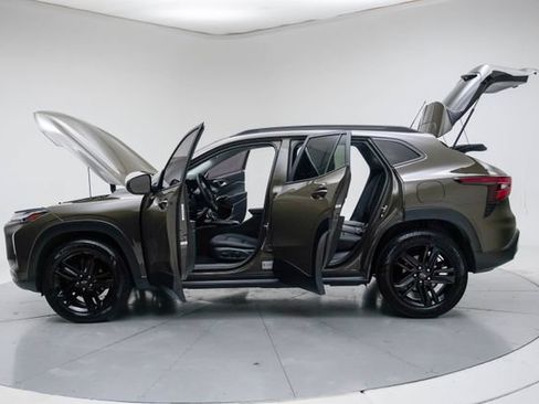 Used 2024 Chevrolet Trax ACTIV w/ Sunroof Package FWD image 19