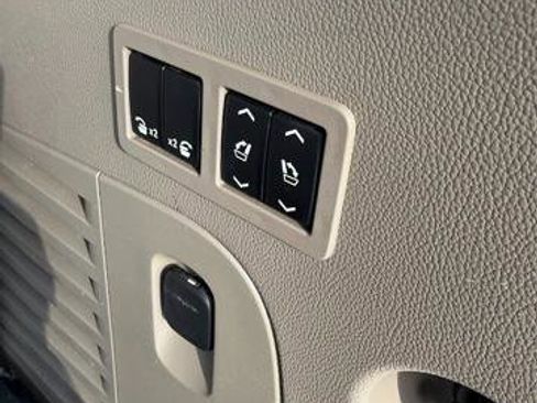 Used 2019 Chevrolet Tahoe LT w/ LT Signature Package image 6