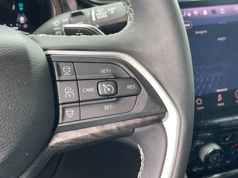 Used 2022 Jeep Grand Cherokee Limited 4xe w/ Luxury Tech Group II AWD/4WD image 29