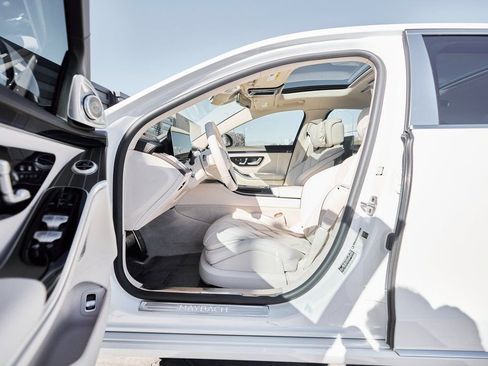 Used 2025 Mercedes-Benz Maybach S 680 4MATIC image 33