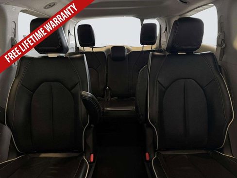 Used 2023 Chrysler Pacifica Limited FWD image 33