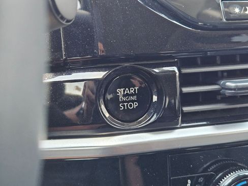 Used 2025 Nissan Pathfinder SL w/ SL Premium Package FWD image 22