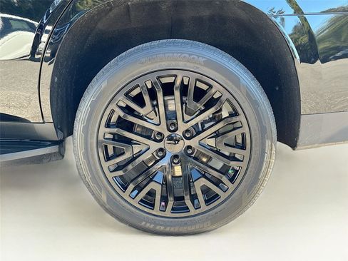 Used 2023 GMC Yukon SLE image 32