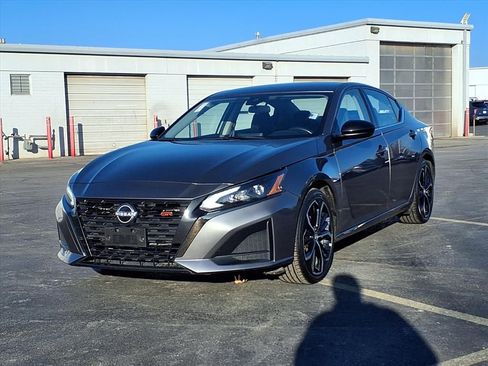 Used 2024 Nissan Altima 2.5 SR image 2