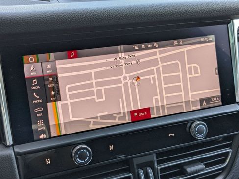 Certified 2025 Porsche Macan AWD/4WD image 18