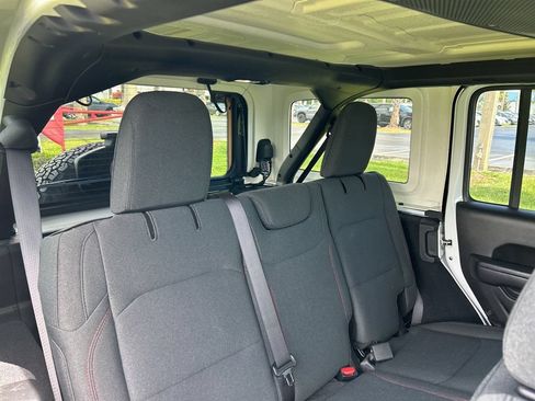 Used 2024 Jeep Wrangler Unlimited Rubicon AWD/4WD image 40