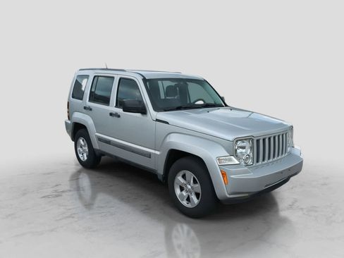 Used 2012 Jeep Liberty Sport AWD/4WD image 2