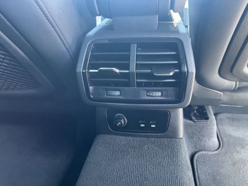 Used 2025 Audi Q3 2.0T Premium image 9