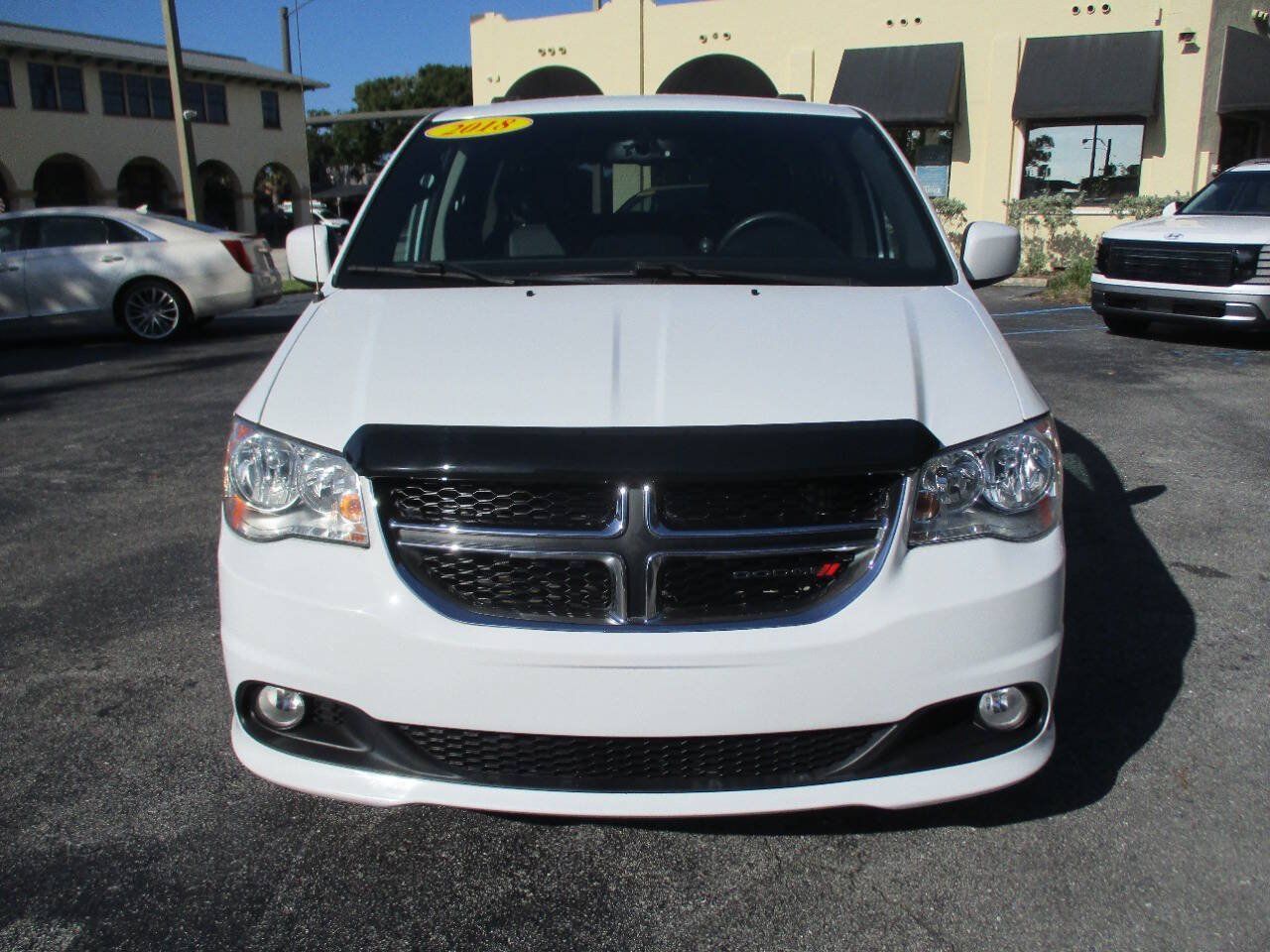 Used 2018 Dodge Grand Caravan SXT w/ Driver Convenience Group FWD image 6