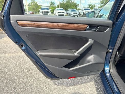 Used 2020 Volkswagen Passat 2.0T SEL image 13