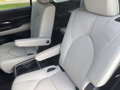 Used 2024 Toyota Grand Highlander AWD image 22