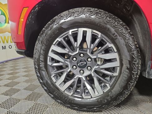 Used 2026 Chevrolet Suburban Z71 w/ Z71 Off-Road Package AWD/4WD image 38