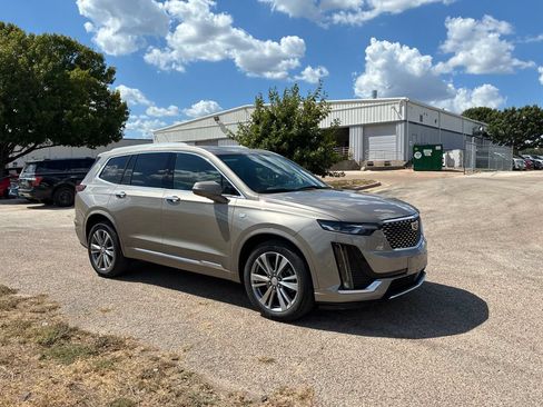 Used 2022 Cadillac XT6 Premium Luxury AWD/4WD image 3