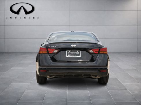 Used 2025 Nissan Altima 2.5 SV FWD image 6