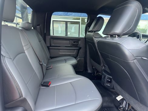 Used 2024 RAM 2500 Tradesman w/ Chrome Appearance Group AWD/4WD image 11