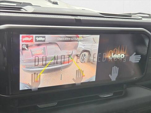 New 2025 Jeep Gladiator Mojave w/ Convenience Group image 12