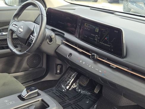 Used 2023 Nissan Ariya AWD image 10