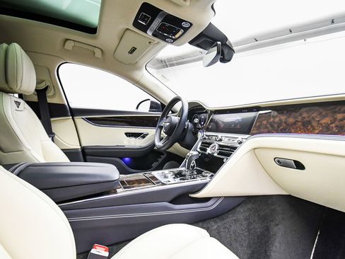 Used 2024 Bentley Flying Spur Plug-In Hybrid image 24