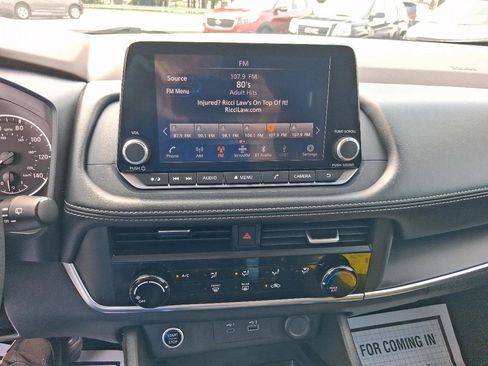 Used 2023 Nissan Rogue S FWD image 20