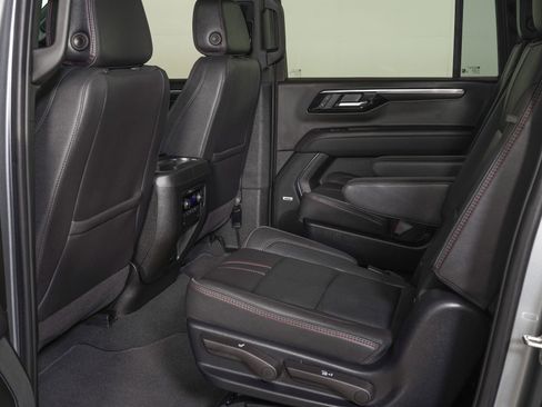 Used 2025 Chevrolet Suburban RST w/ Comfort Package RWD image 14