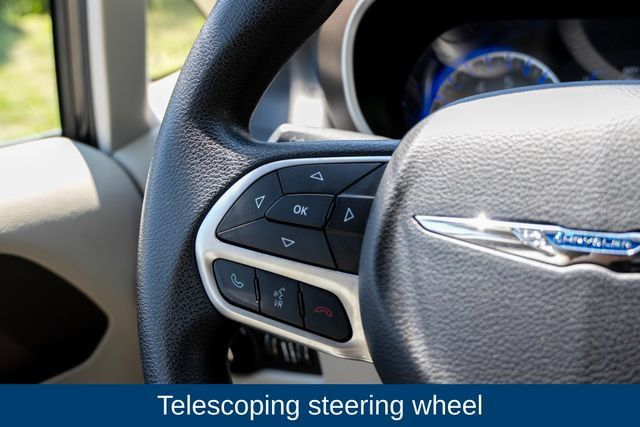 Used 2017 Chrysler Pacifica Touring FWD image 29