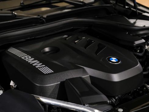 Used 2025 BMW 530i RWD image 56