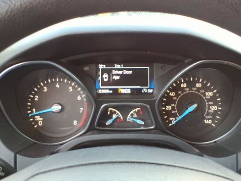 Used 2018 Ford Focus SE w/ SE Appearance Package image 15