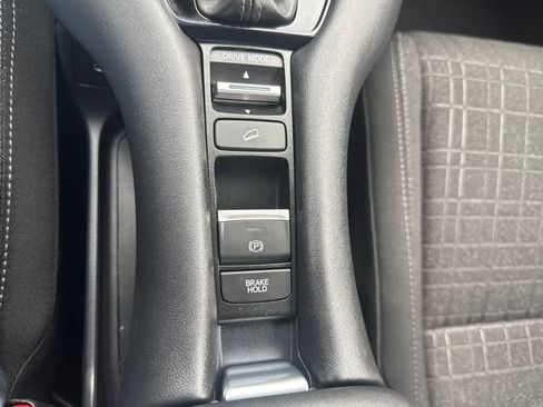 Used 2024 Honda HR-V LX image 27