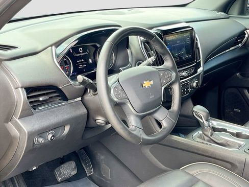 Used 2023 Chevrolet Traverse Premier FWD image 9