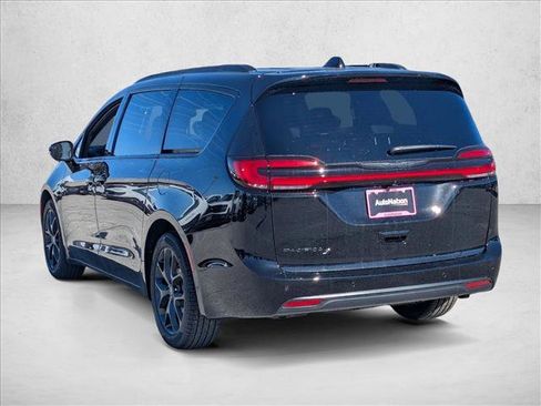 New 2026 Chrysler Pacifica Select image 9
