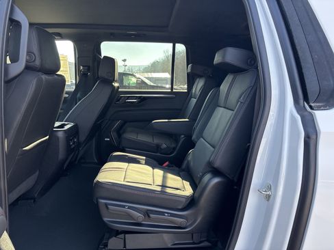 New 2026 Chevrolet Suburban RST image 25