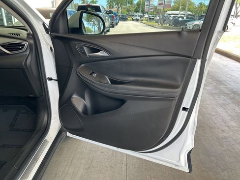Used 2022 Buick Encore GX Select FWD image 25