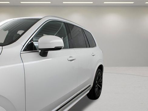 New 2026 Volvo XC60 T8 Ultra image 3