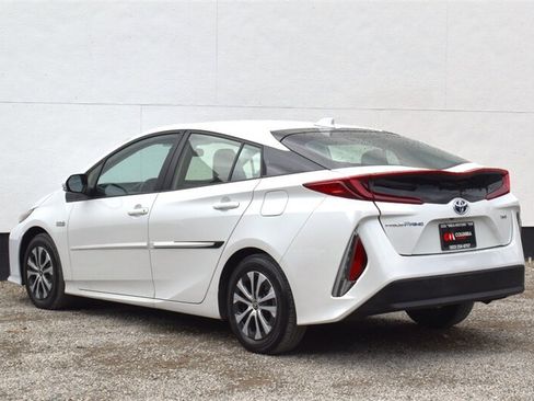 Used 2022 Toyota Prius Prime XLE FWD image 2