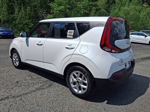 Used 2022 Kia Soul LX w/ Technology Package FWD image 3
