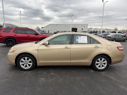 Used 2011 Toyota Camry LE w/ LE Extra-Value Pkg image 3