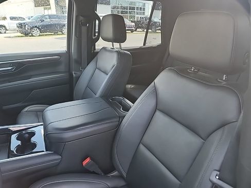 Used 2025 Chevrolet Tahoe Z71 image 12