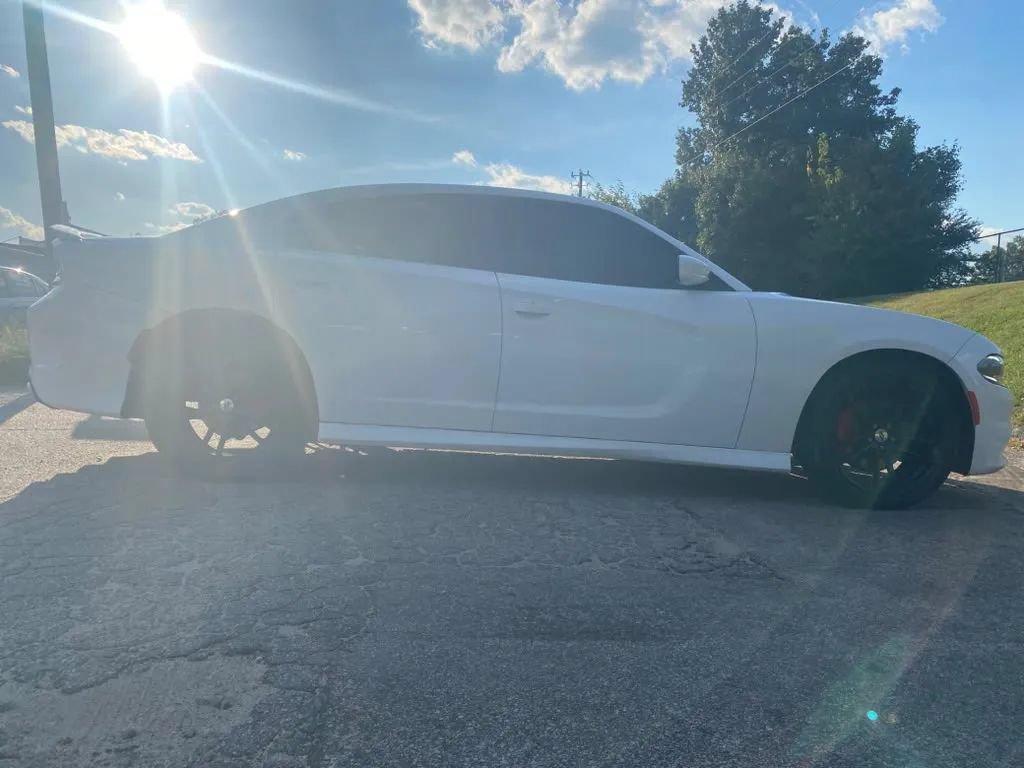Used 2016 Dodge Charger SXT RWD image 12