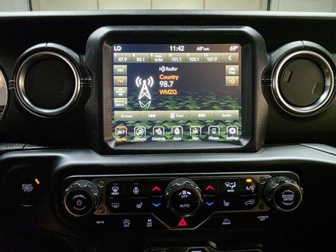 Used 2021 Jeep Wrangler Unlimited Sahara AWD/4WD image 31